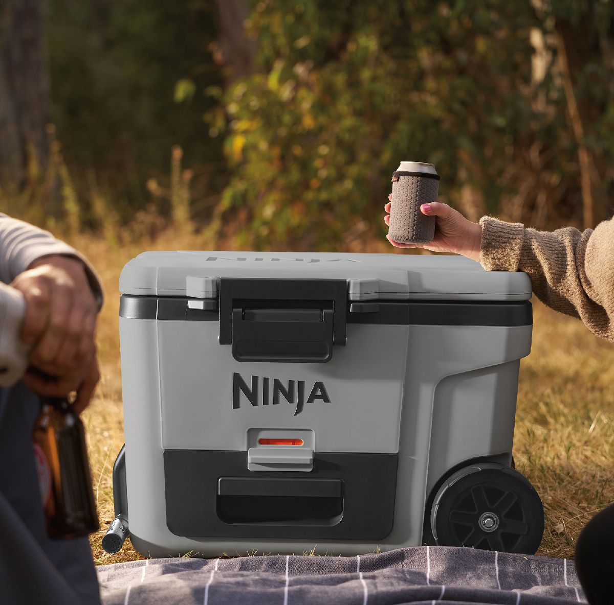 Ninja FB245UKGY FrostVault 45QT 42L Wheeled Cooler with Dry Zone Slate Grey