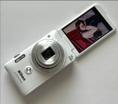 Pre-Owend Nikon coolpix Digital Camera Bundle RARE Glossy White
