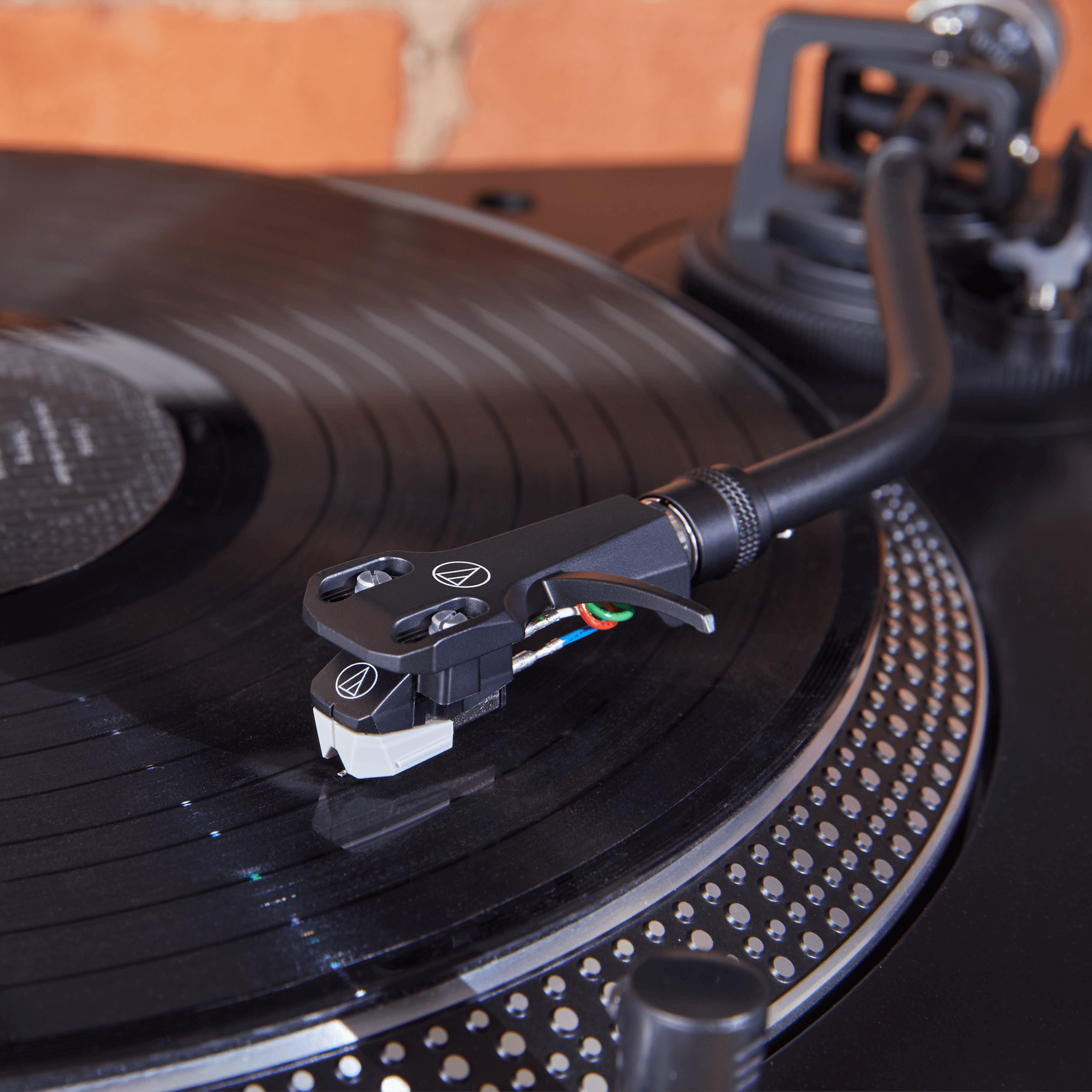 Audio Technica AT-VM95SP/H VM95 Series 78RPM SP Stereo Cartridge on AT-HS6 Headshell